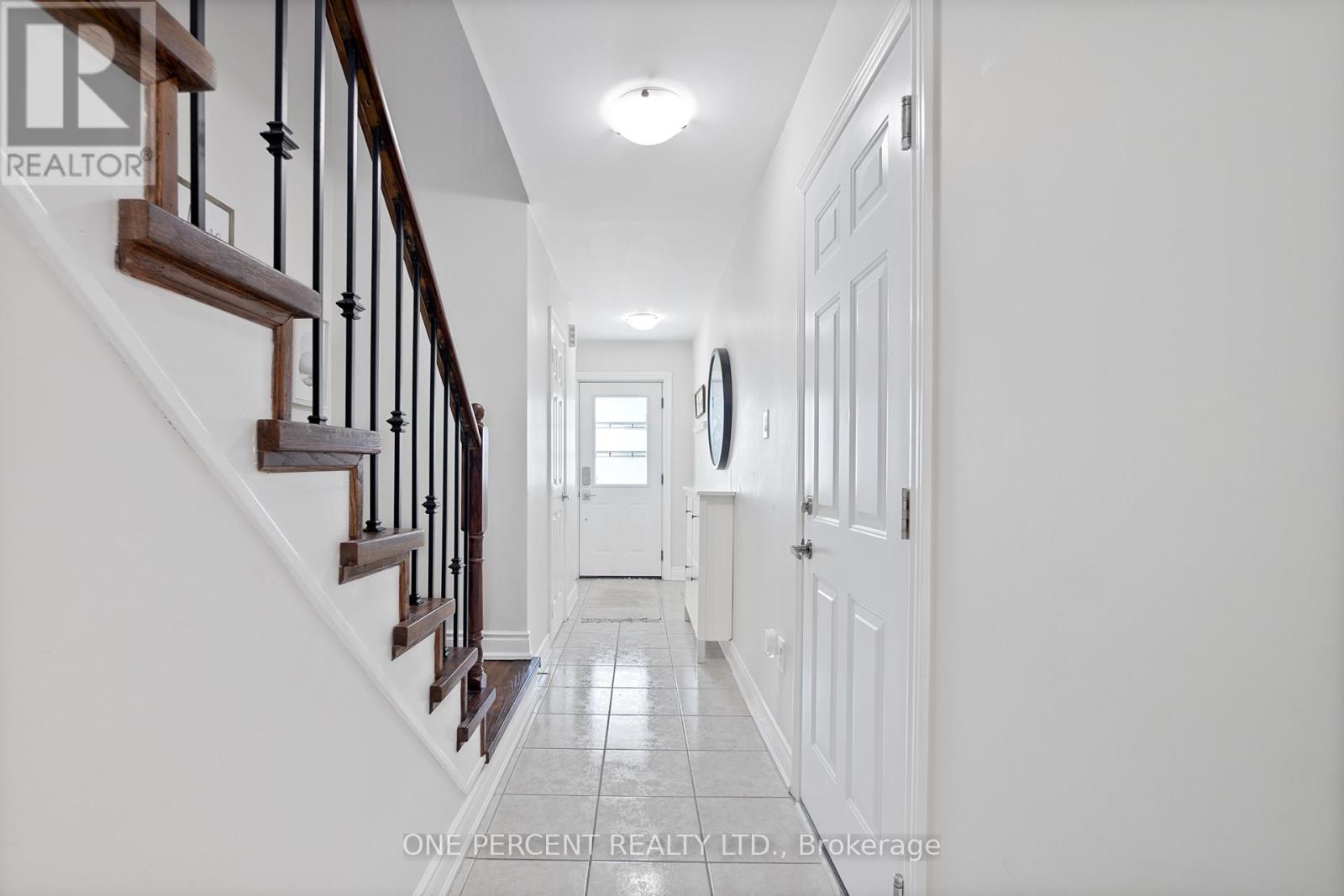 1801 Creek Way, Burlington, Ontario  L7L 6R1 - Photo 5 - W12118858