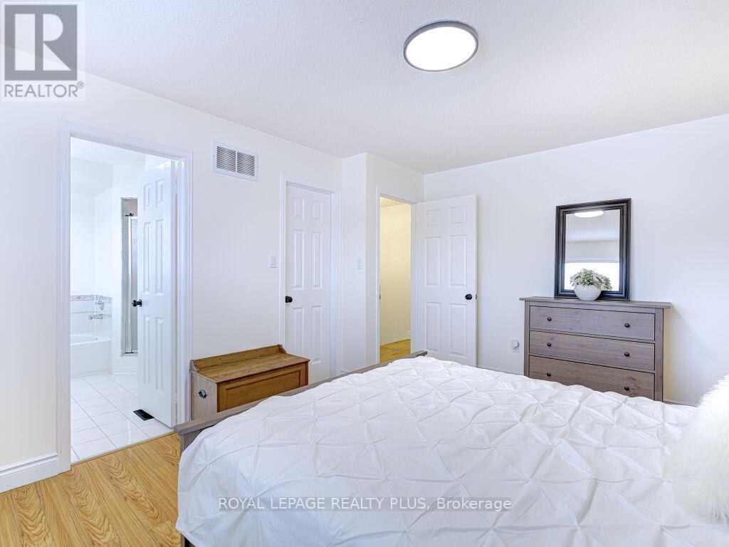 5821 Rainberry Drive, Mississauga, Ontario  L5M 6S2 - Photo 20 - W12118929