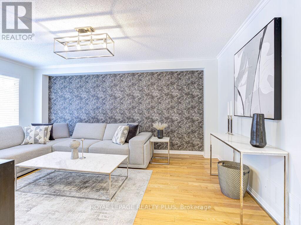 5821 Rainberry Drive, Mississauga, Ontario  L5M 6S2 - Photo 5 - W12118929