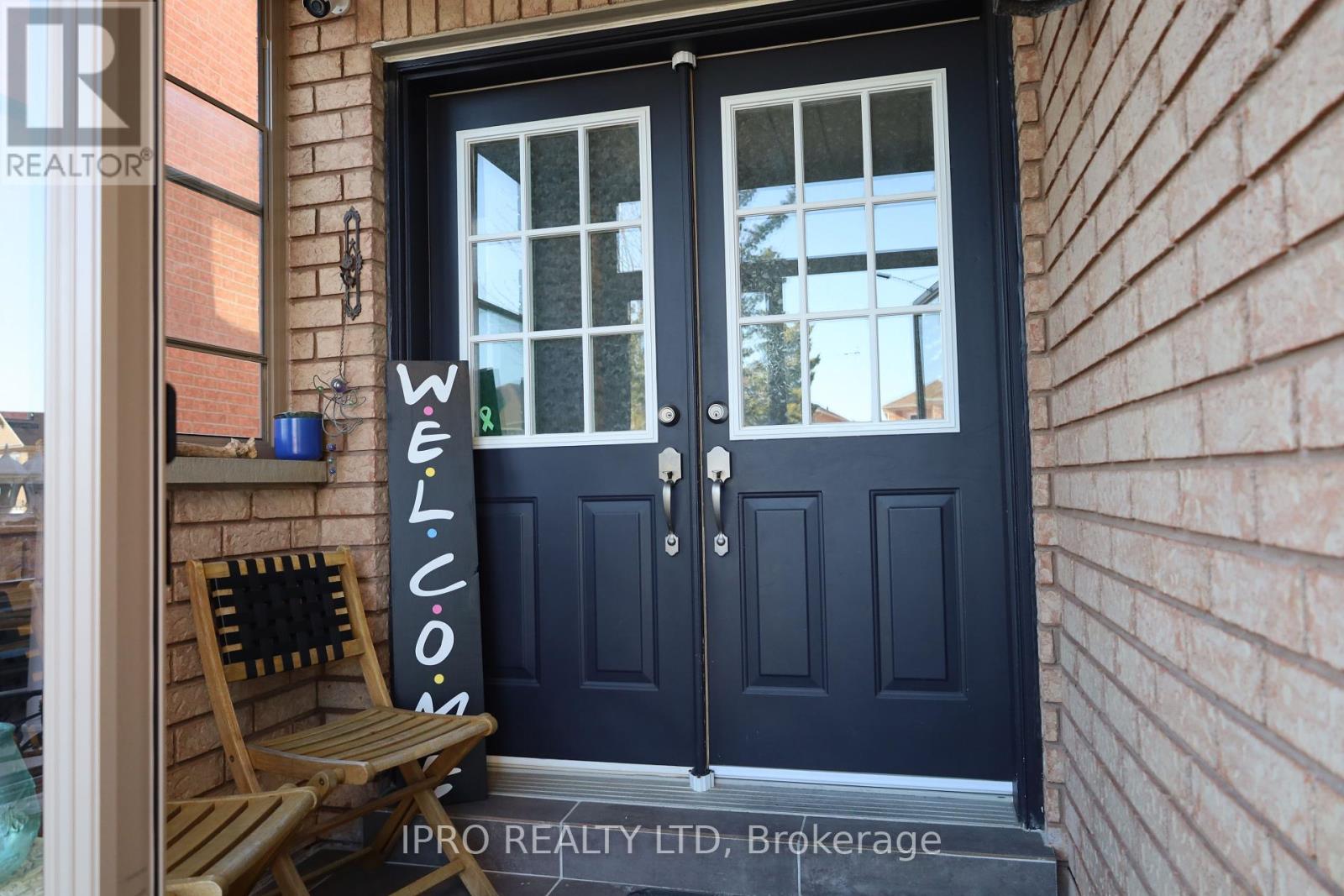 82 Weather Vane Lane, Brampton, Ontario  L6X 4R4 - Photo 2 - W12119016