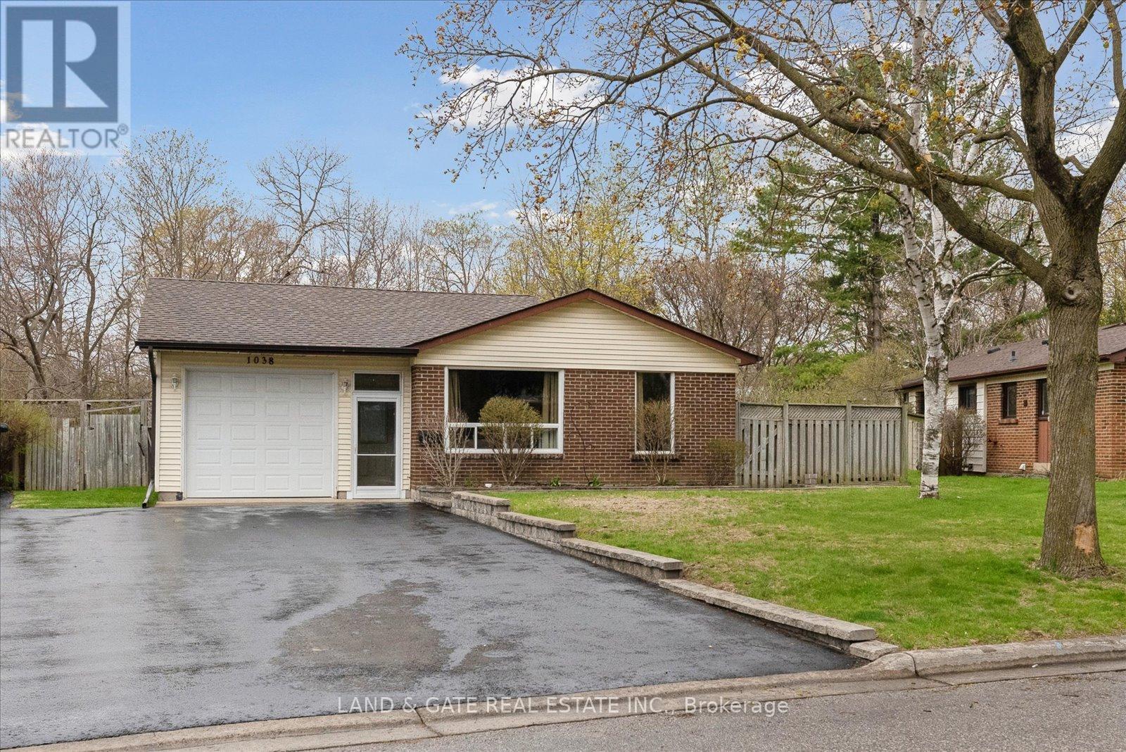 1038 EXETER STREET, Oshawa, Ontario