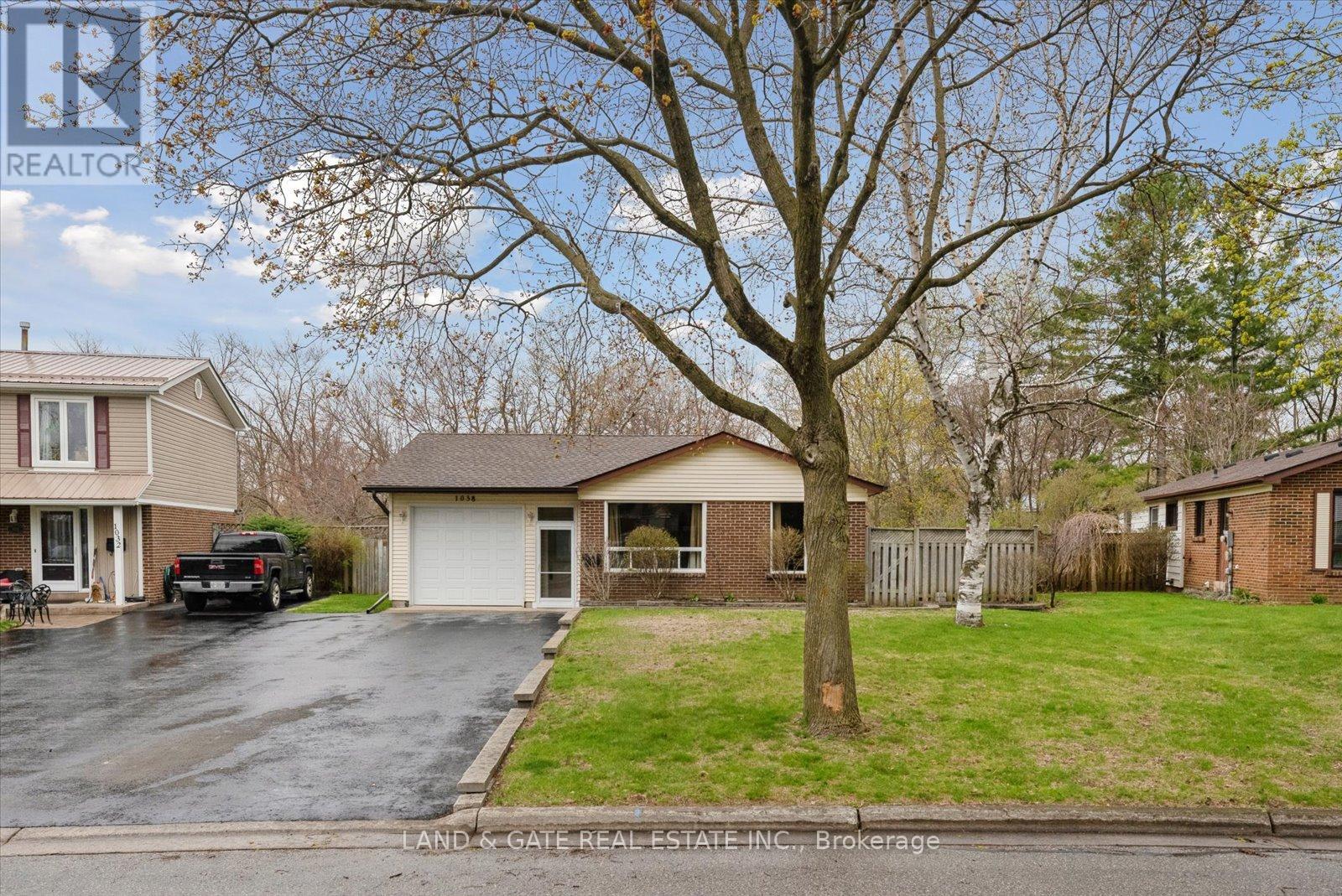 1038 Exeter Street, Oshawa, Ontario  L1G 7E9 - Photo 2 - E12117588