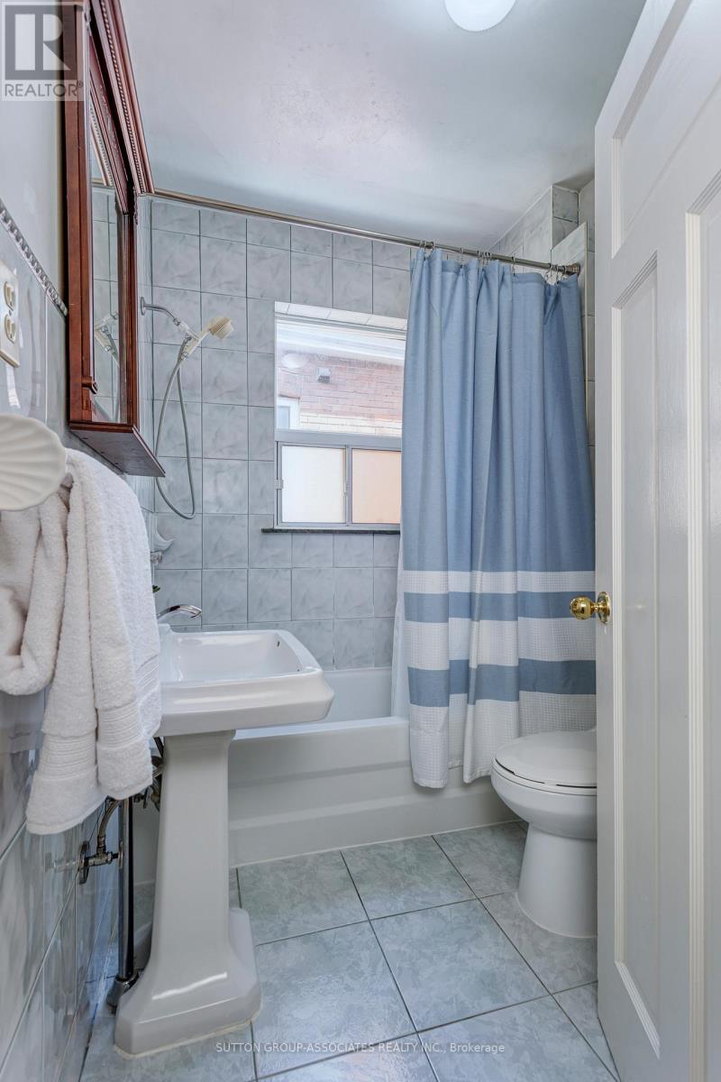 75 Clendenan Avenue, Toronto, Ontario  M6P 2W7 - Photo 29 - W12111987