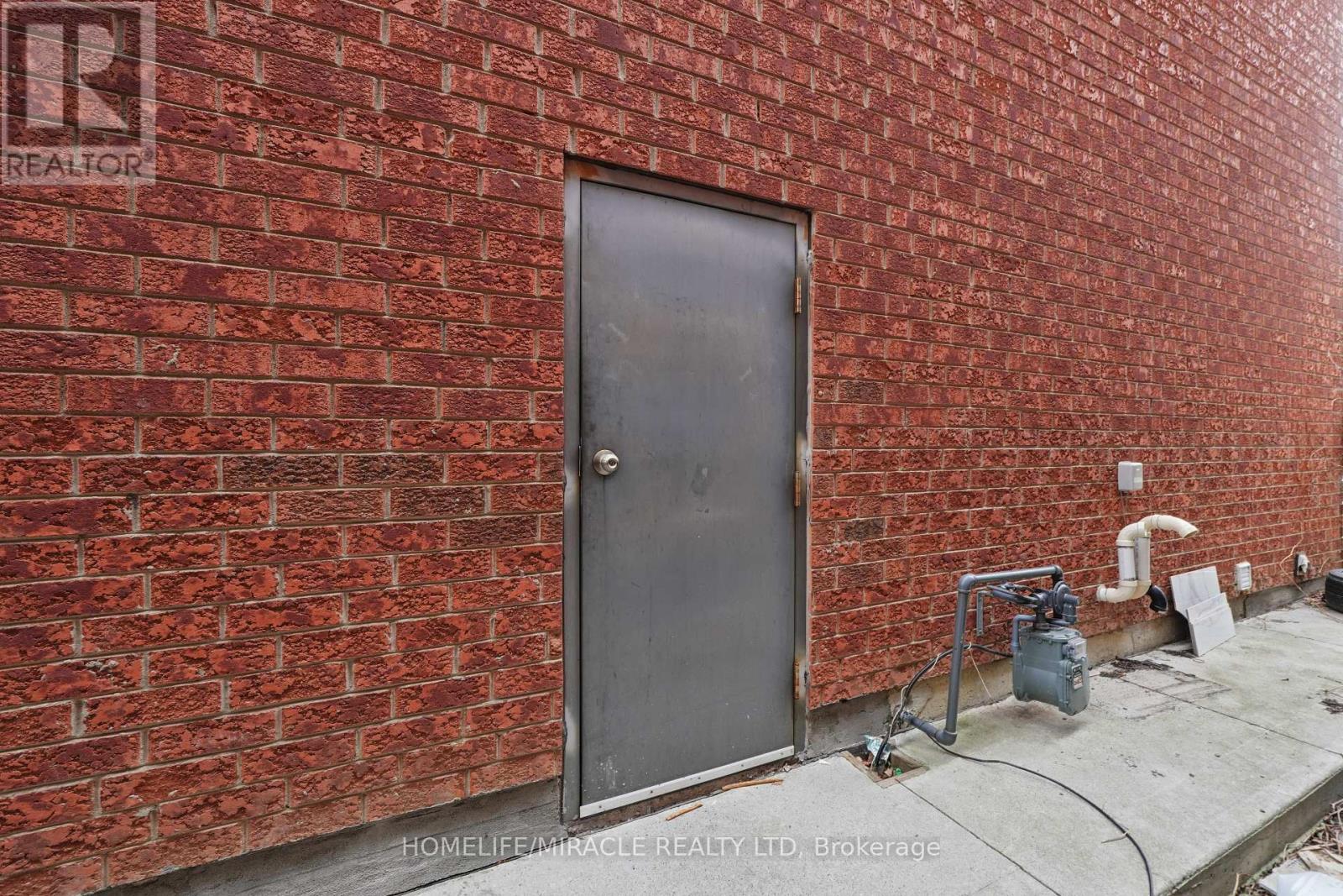 27 Deerpark Crescent S, Brampton, Ontario  L6X 2T6 - Photo 40 - W12107567