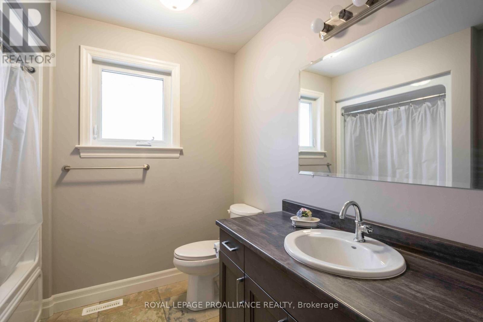8 Crews Crescent, Quinte West, Ontario K8V 0G3 - Photo 23 - X11923405