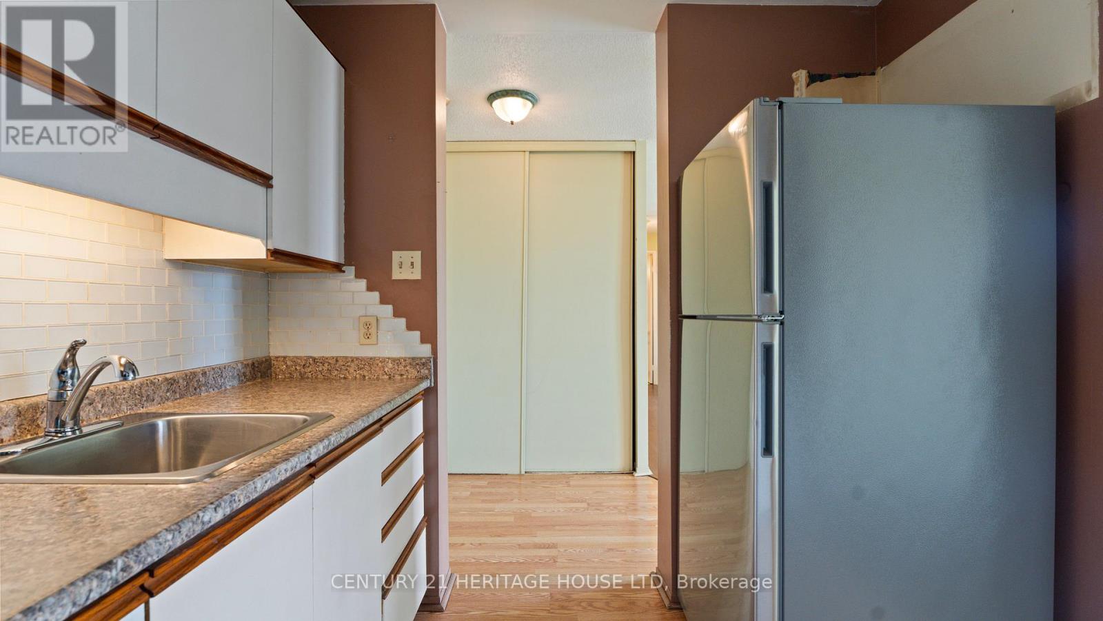 101 - 421 Fairview Drive, Brantford, Ontario  N3R 7M3 - Photo 6 - X12119028