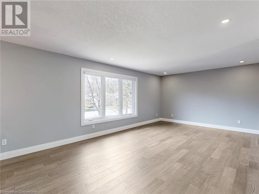 Property at 35 INNISBROOK Drive image 4