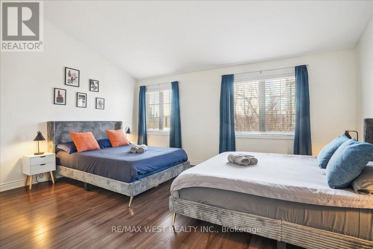2082 Pine Street, Burlington, Ontario  L7R 1G2 - Photo 14 - W12118103