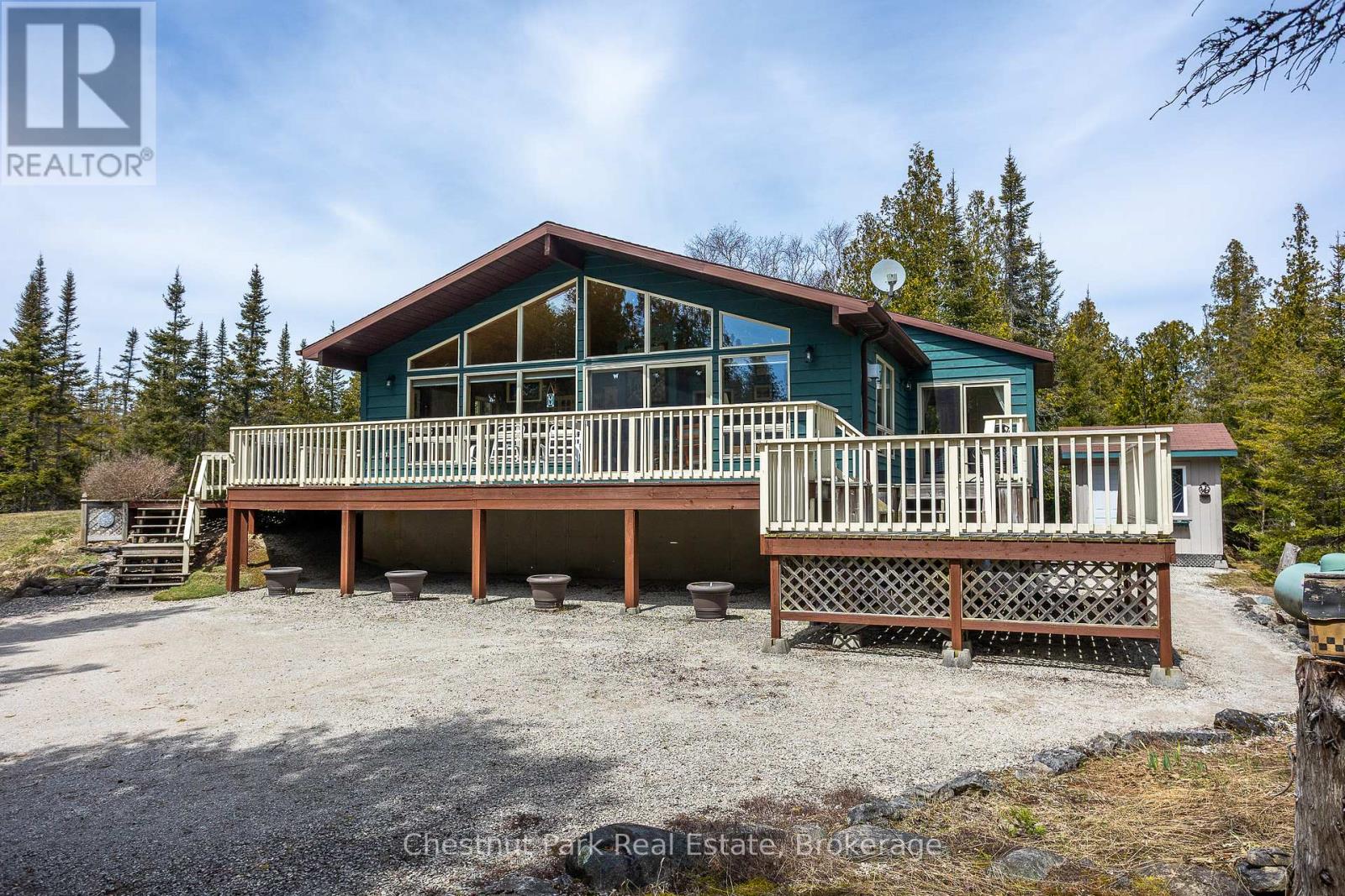 39 Hatt Street, Northern Bruce Peninsula, Ontario  N0H 2R0 - Photo 3 - X12033523