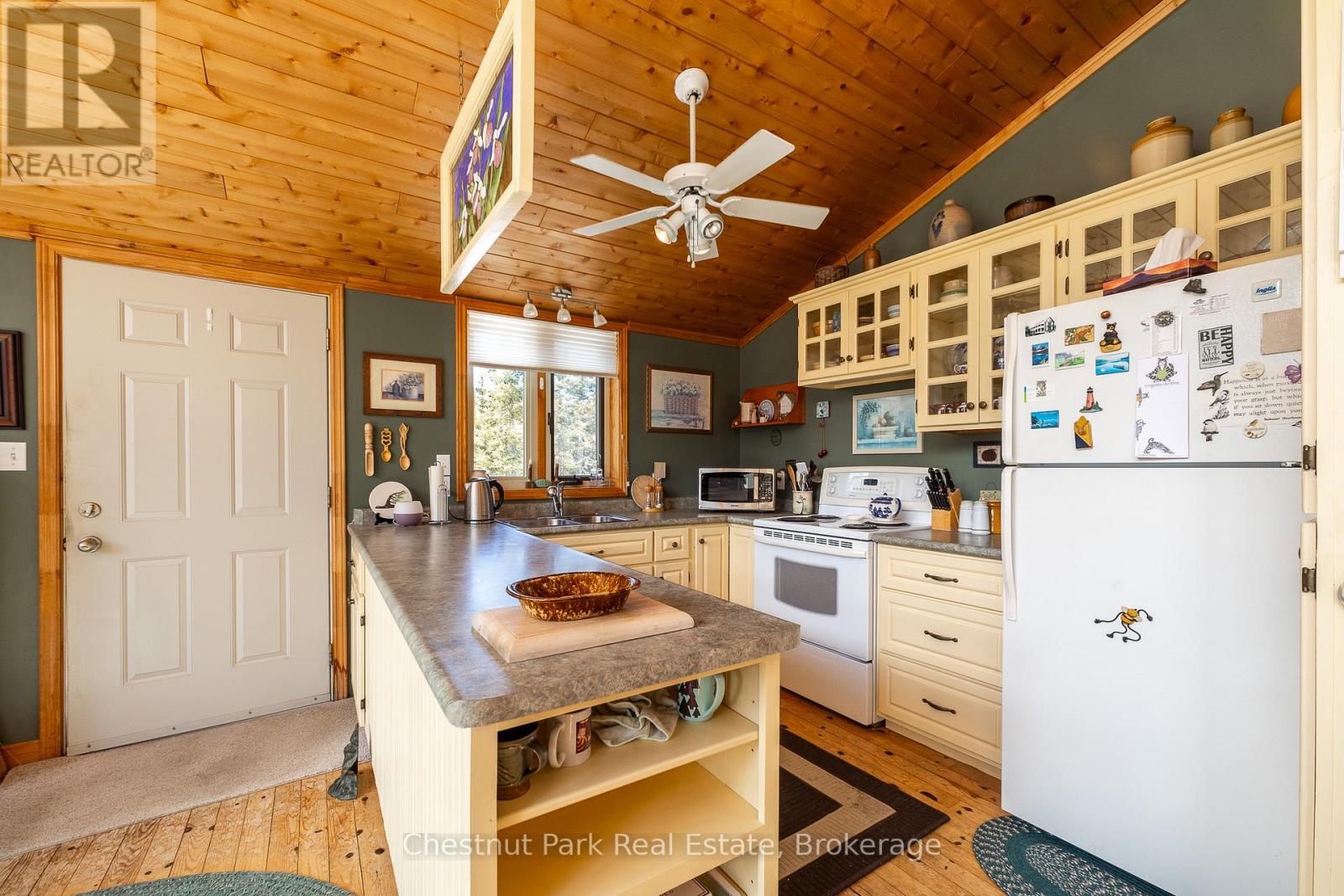 39 Hatt Street, Northern Bruce Peninsula, Ontario  N0H 2R0 - Photo 13 - X12033523