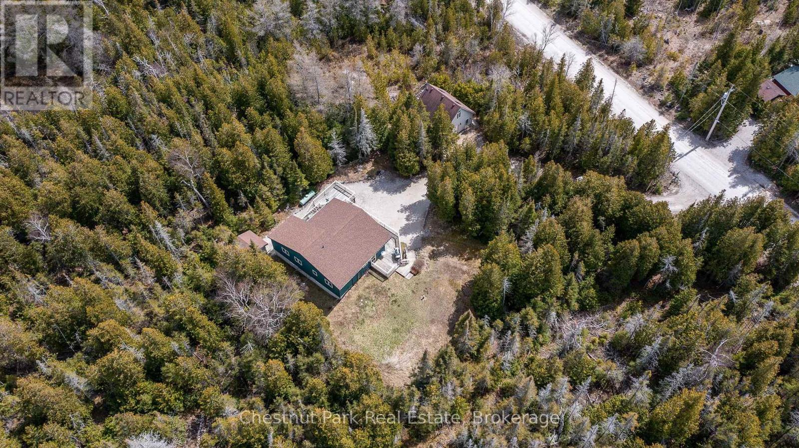 39 Hatt Street, Northern Bruce Peninsula, Ontario  N0H 2R0 - Photo 4 - X12033523