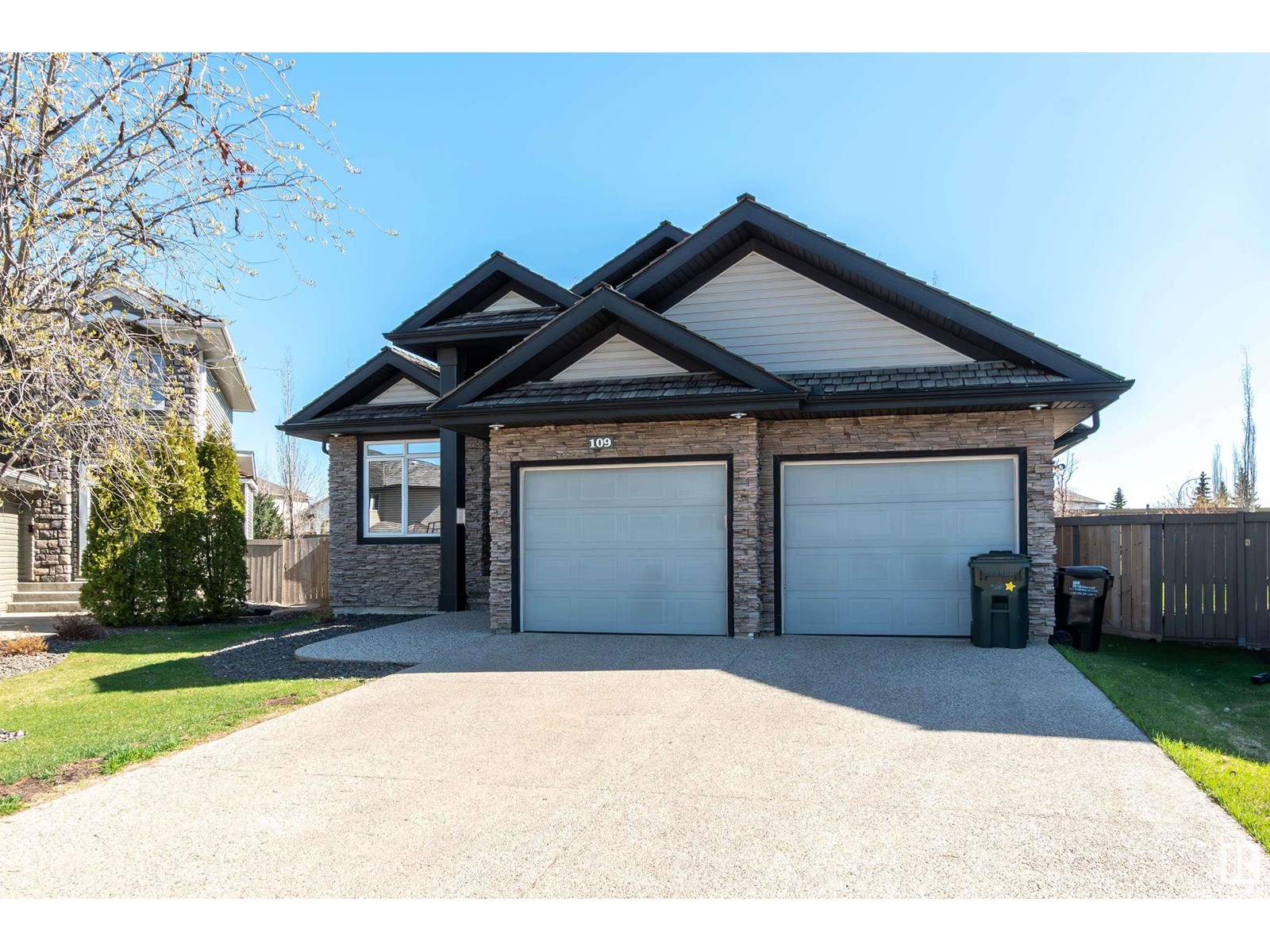 Property at 109 Nottingham PT image 1