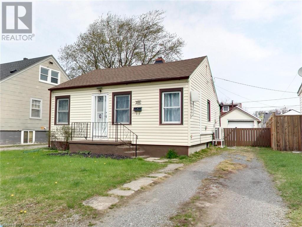 390 Gatfield Avenue, Welland, Ontario  L3B 5B2 - Photo 2 - 40724059
