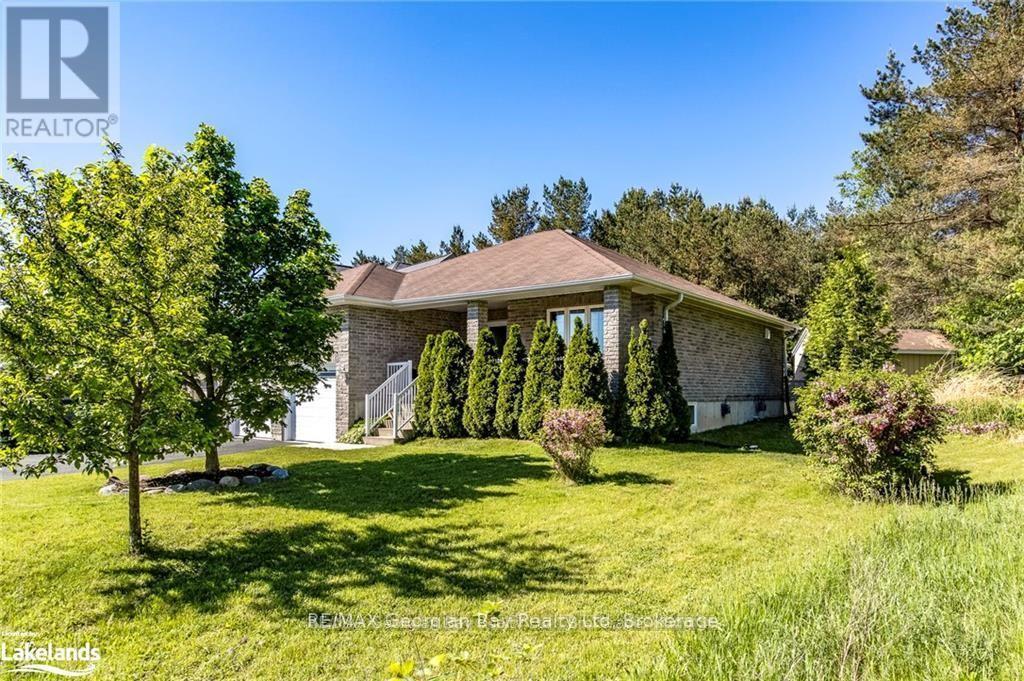 54 Bellisle Road, Penetanguishene, Ontario L9M 0A3 - Photo 2 - S12119097