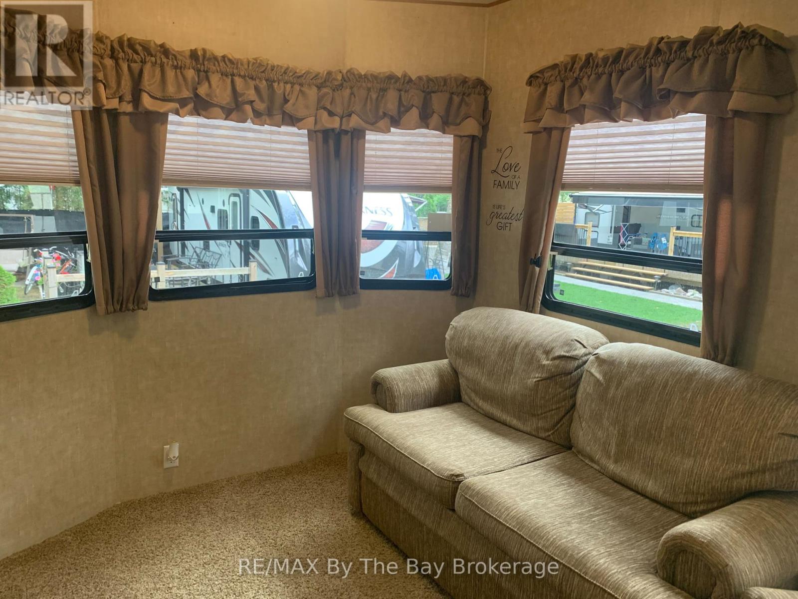222 - 85 Theme Park Drive, Wasaga Beach, Ontario  L9Z 1X7 - Photo 7 - S12119112
