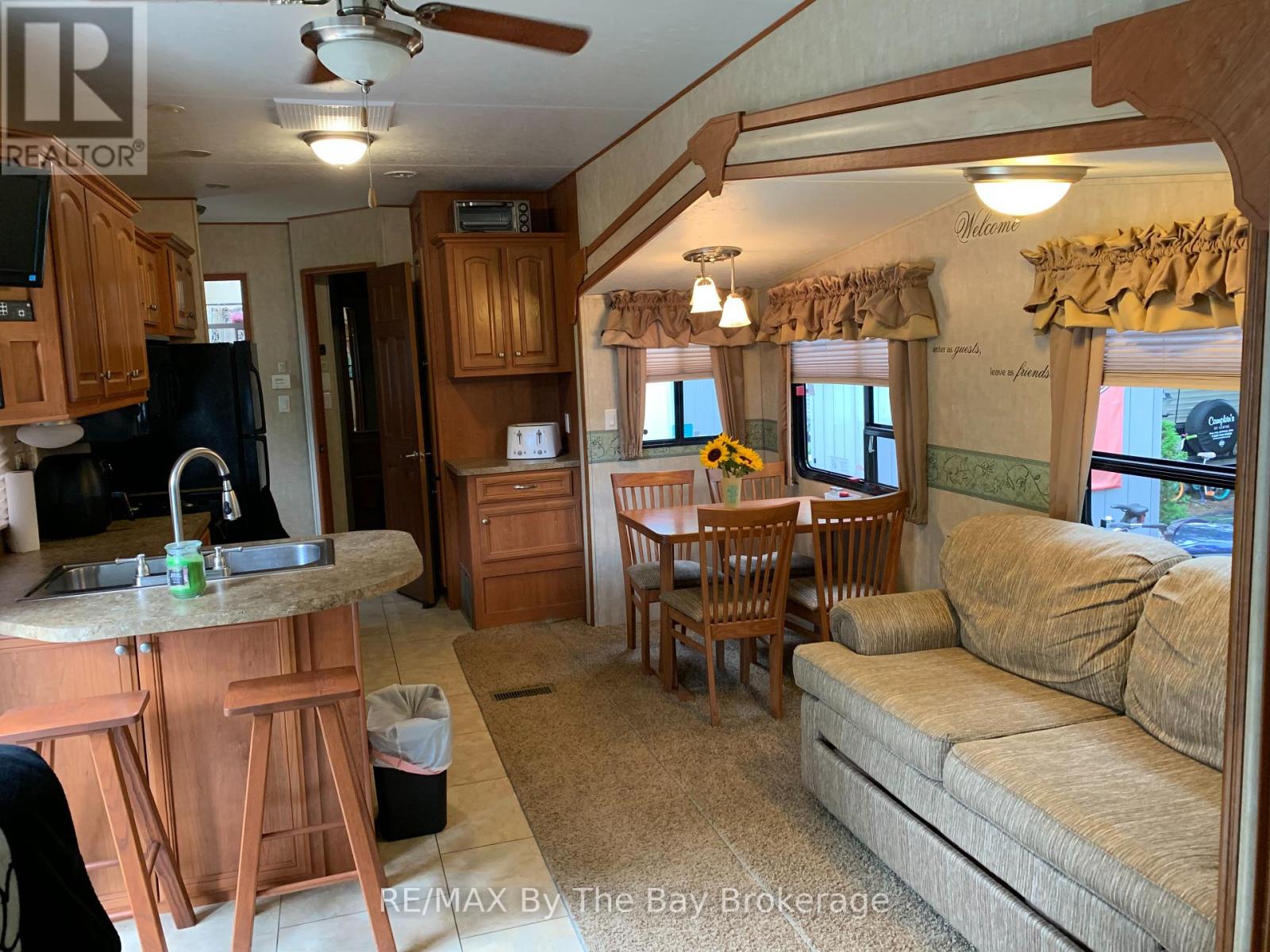 222 - 85 Theme Park Drive, Wasaga Beach, Ontario  L9Z 1X7 - Photo 8 - S12119112