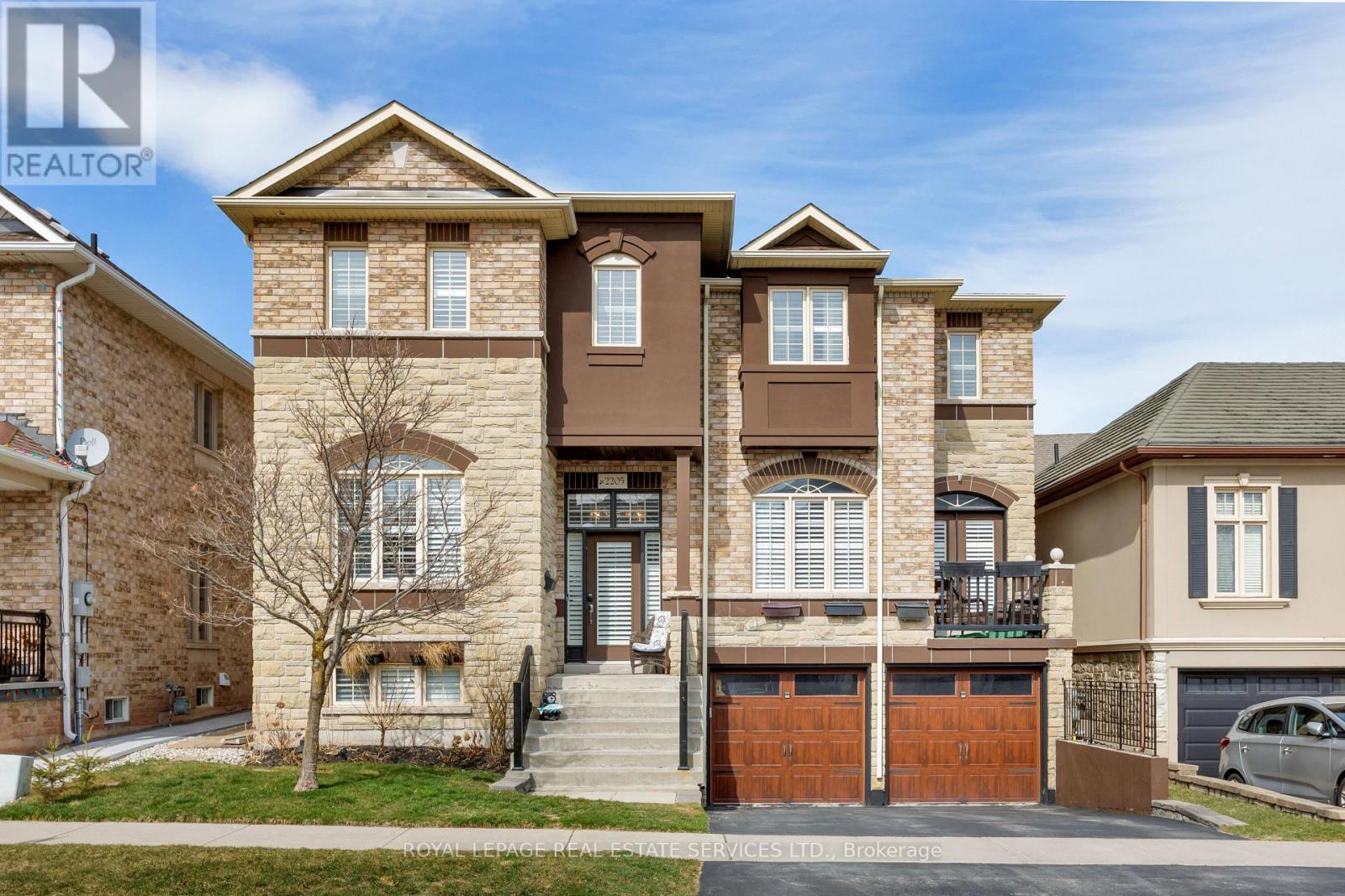 2205 Blackbird Court, Oakville, Ontario  L6M 5E6 - Photo 3 - W12063344