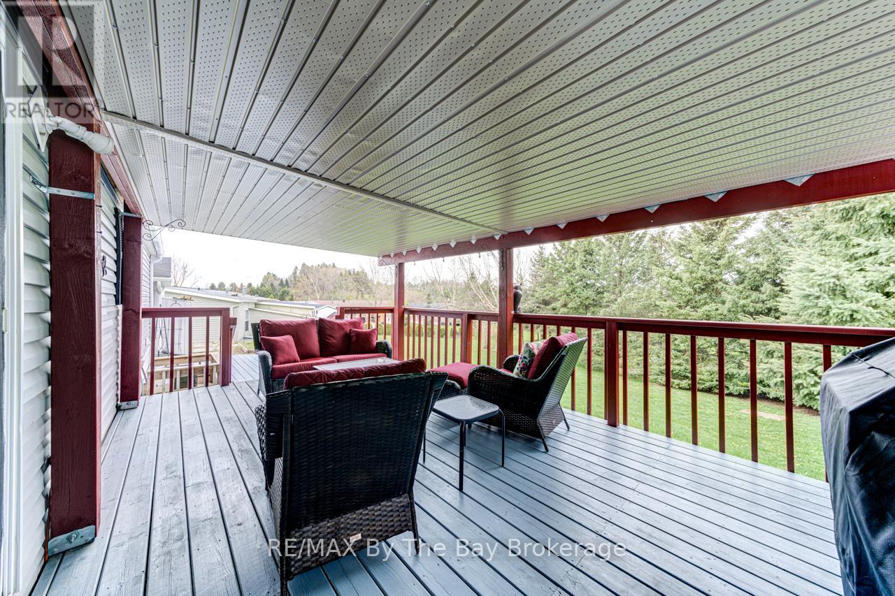 102 Rosewood Drive, Georgian Bluffs, Ontario  N4K 5N5 - Photo 35 - X12119083