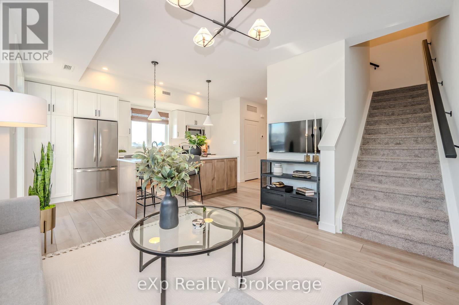 Property at 102 - 824 WOOLWICH STREET image 4