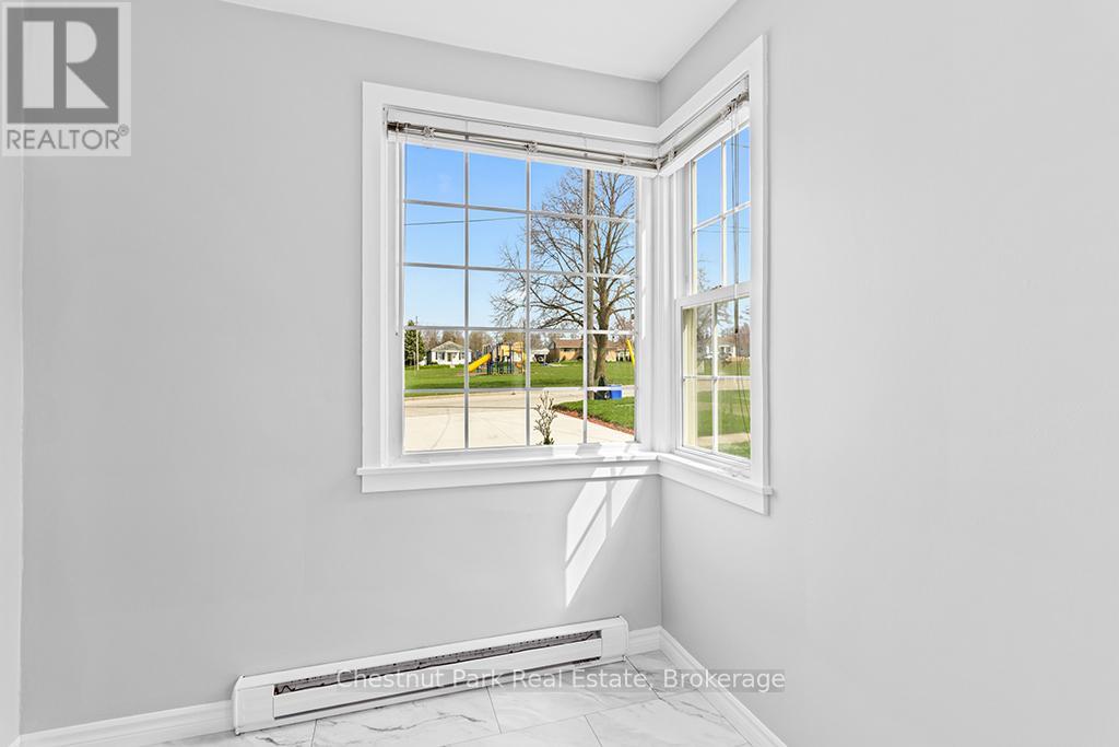 717 5th Street E, Owen Sound, Ontario  N4K 1E4 - Photo 11 - X12119134