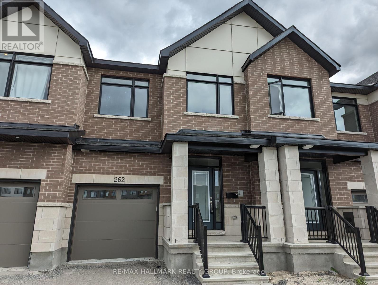 Property at 262 DARJEELING AVENUE image 1