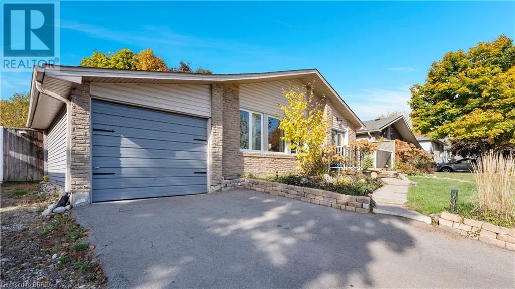 Property at 20 COLUMBINE Crescent image 4