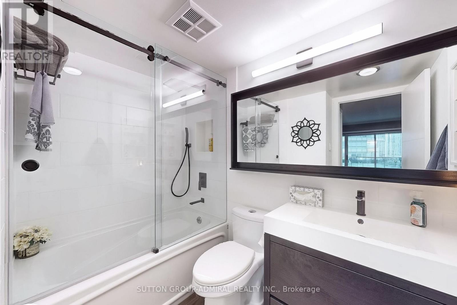 705 - 600 Queens Quay W, Toronto (Waterfront Communities), Ontario  M5V 3M3 - Photo 11 - C12119140