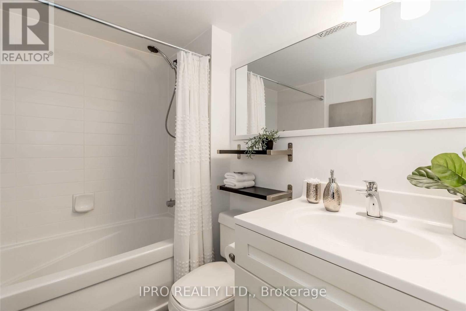 706 - 25 Telegram Mews, Toronto, Ontario  M5V 3Z1 - Photo 17 - C12119232