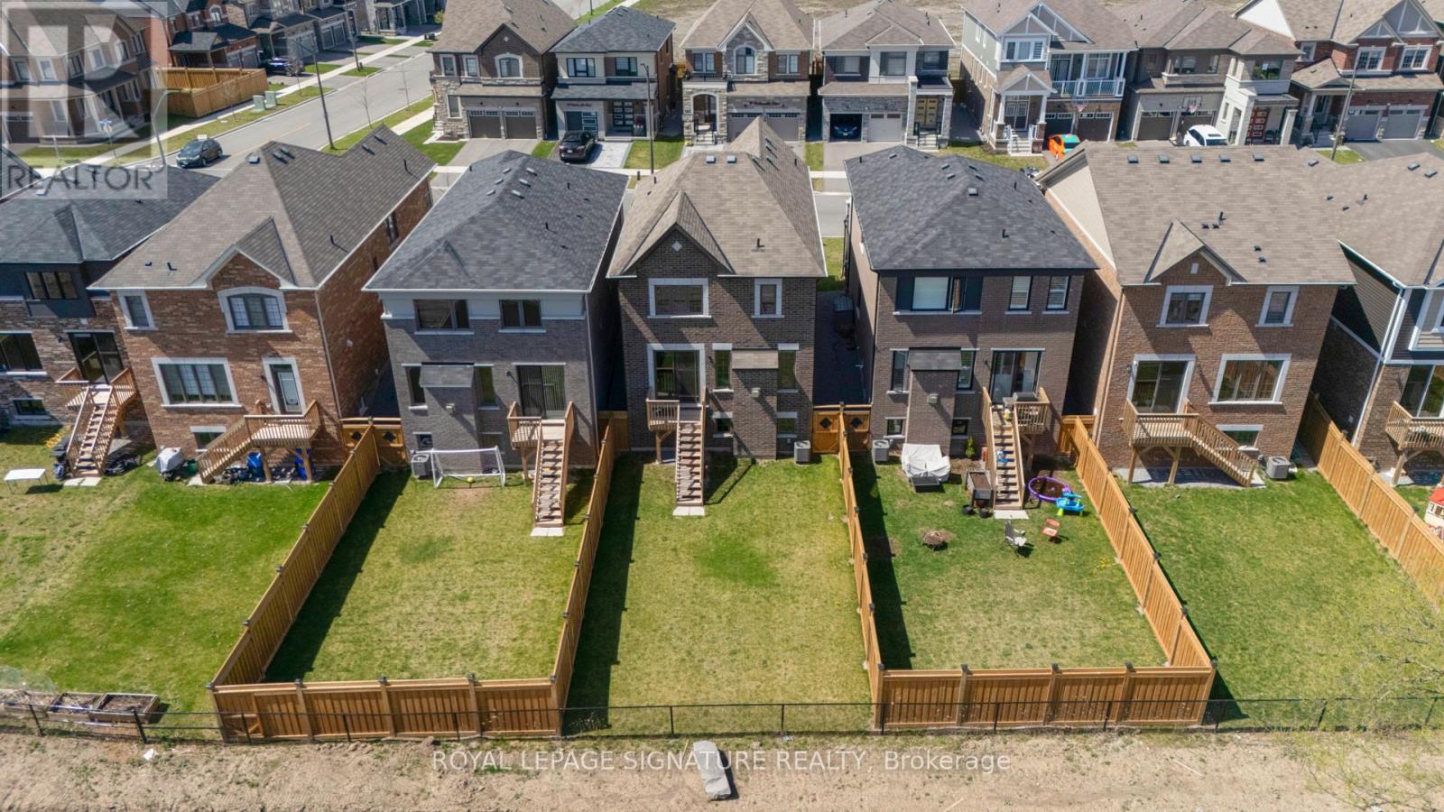 94 Barkerville Drive, Whitby, Ontario  L1P 0L8 - Photo 12 - E12119050