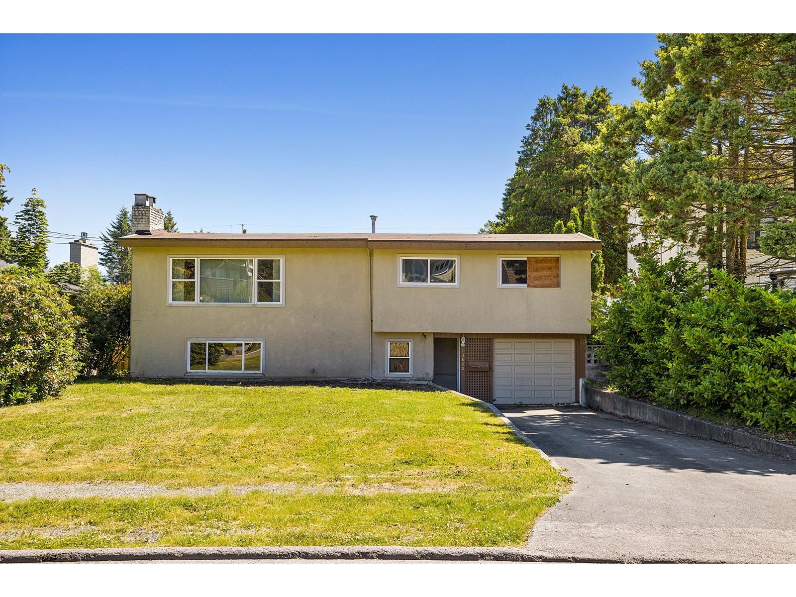Property at 13850 BLACKBURN AVENUE image 5