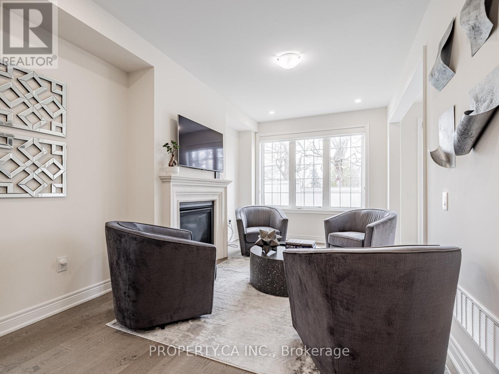 92 Drizzel Crescent, Richmond Hill (Oak Ridges), Ontario  L4E 2Z1 - Photo 9 - N12119182