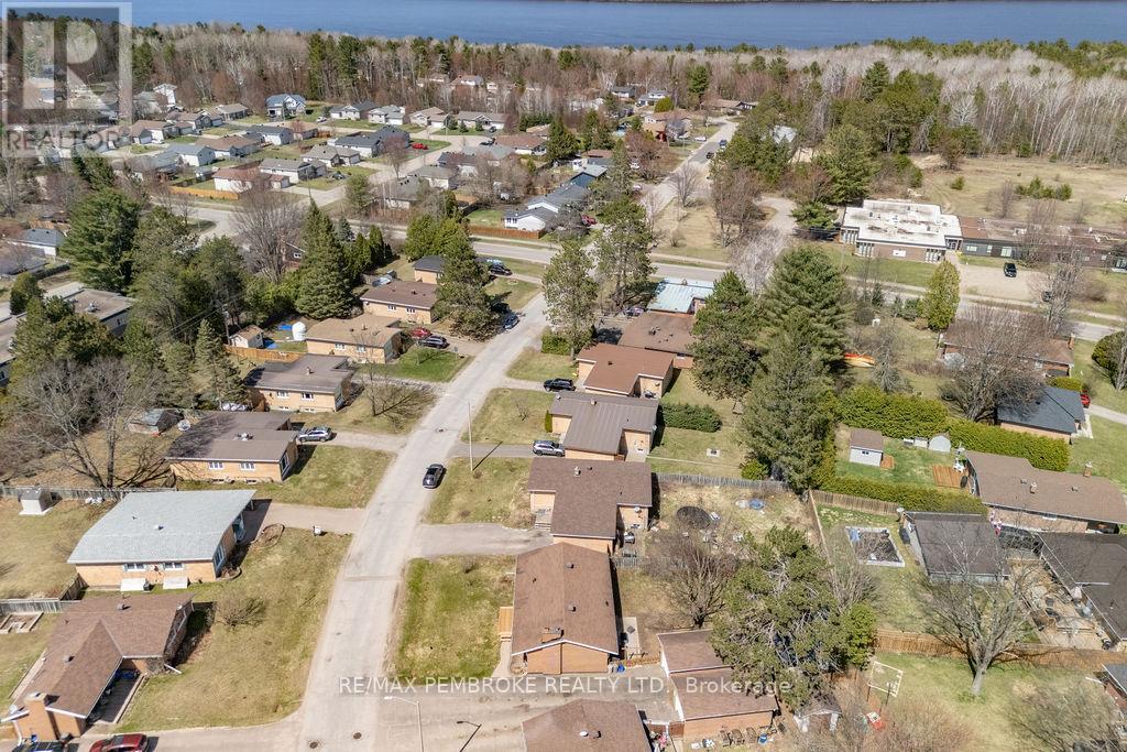 76 Frontenac Crescent, Deep River, Ontario  K0J 1P0 - Photo 44 - X12119380
