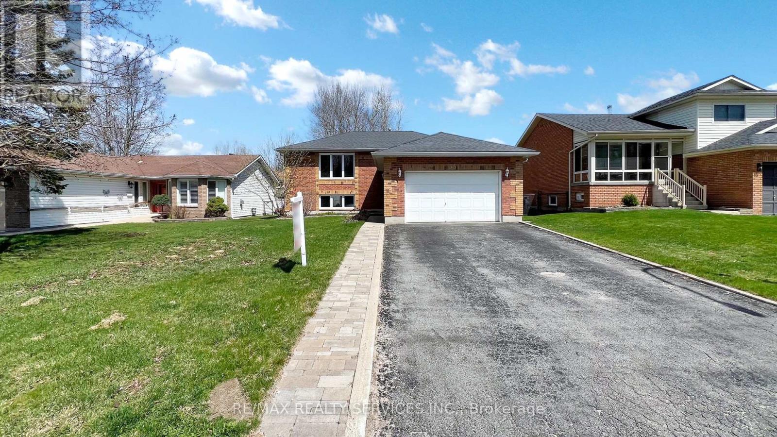 35 Innisbrook Drive, Wasaga Beach, Ontario  L9Z 1G2 - Photo 1 - S12119059