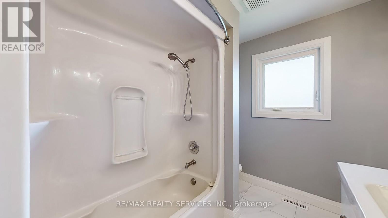 35 Innisbrook Drive, Wasaga Beach, Ontario  L9Z 1G2 - Photo 23 - S12119059
