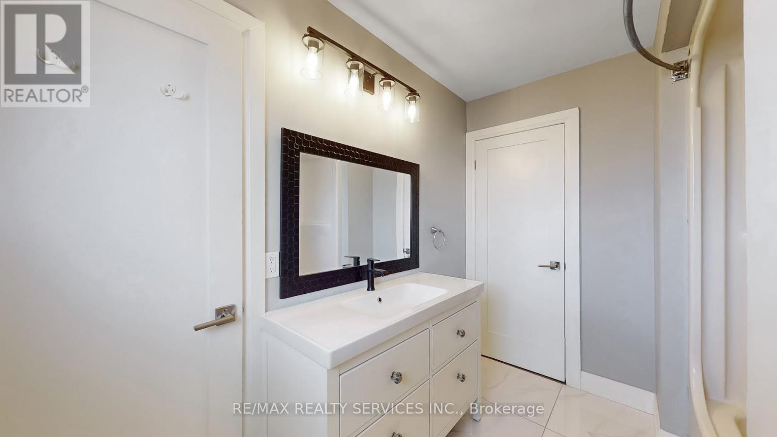35 Innisbrook Drive, Wasaga Beach, Ontario  L9Z 1G2 - Photo 24 - S12119059