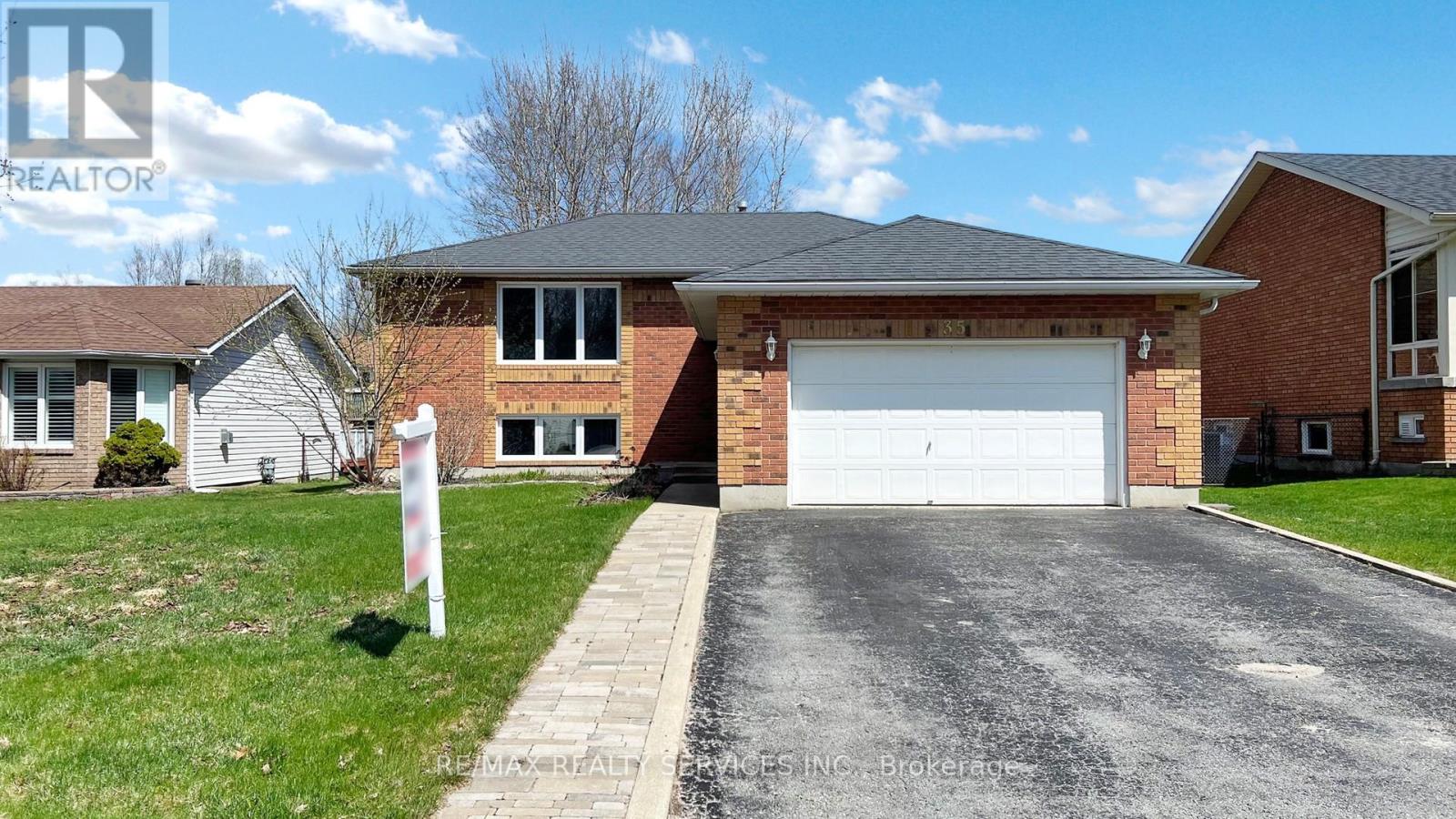 35 Innisbrook Drive, Wasaga Beach, Ontario  L9Z 1G2 - Photo 3 - S12119059