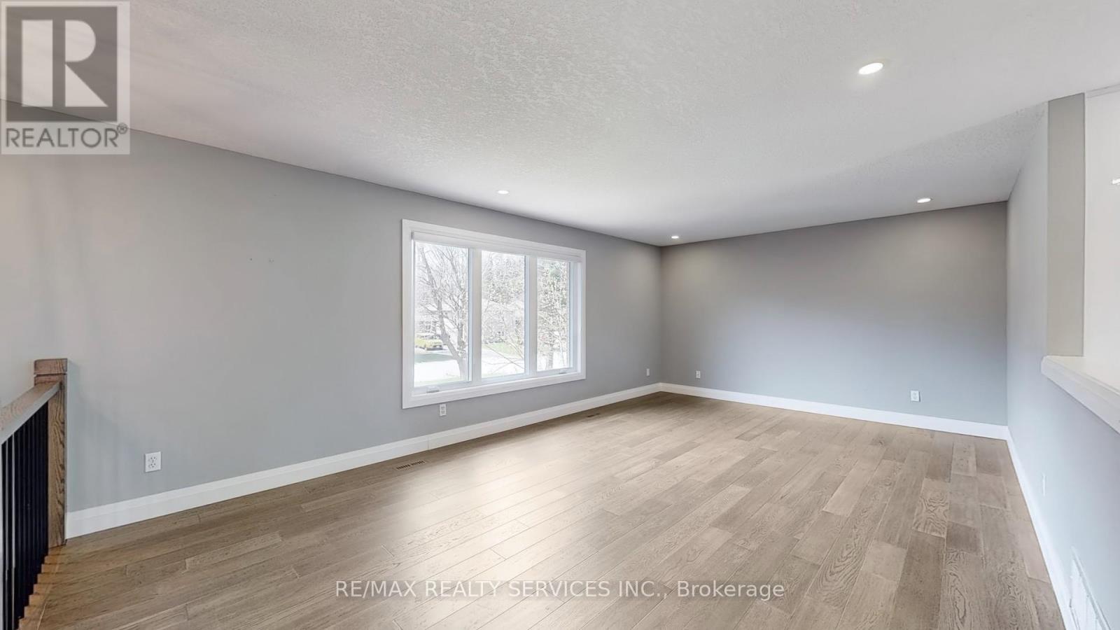 35 Innisbrook Drive, Wasaga Beach, Ontario  L9Z 1G2 - Photo 4 - S12119059
