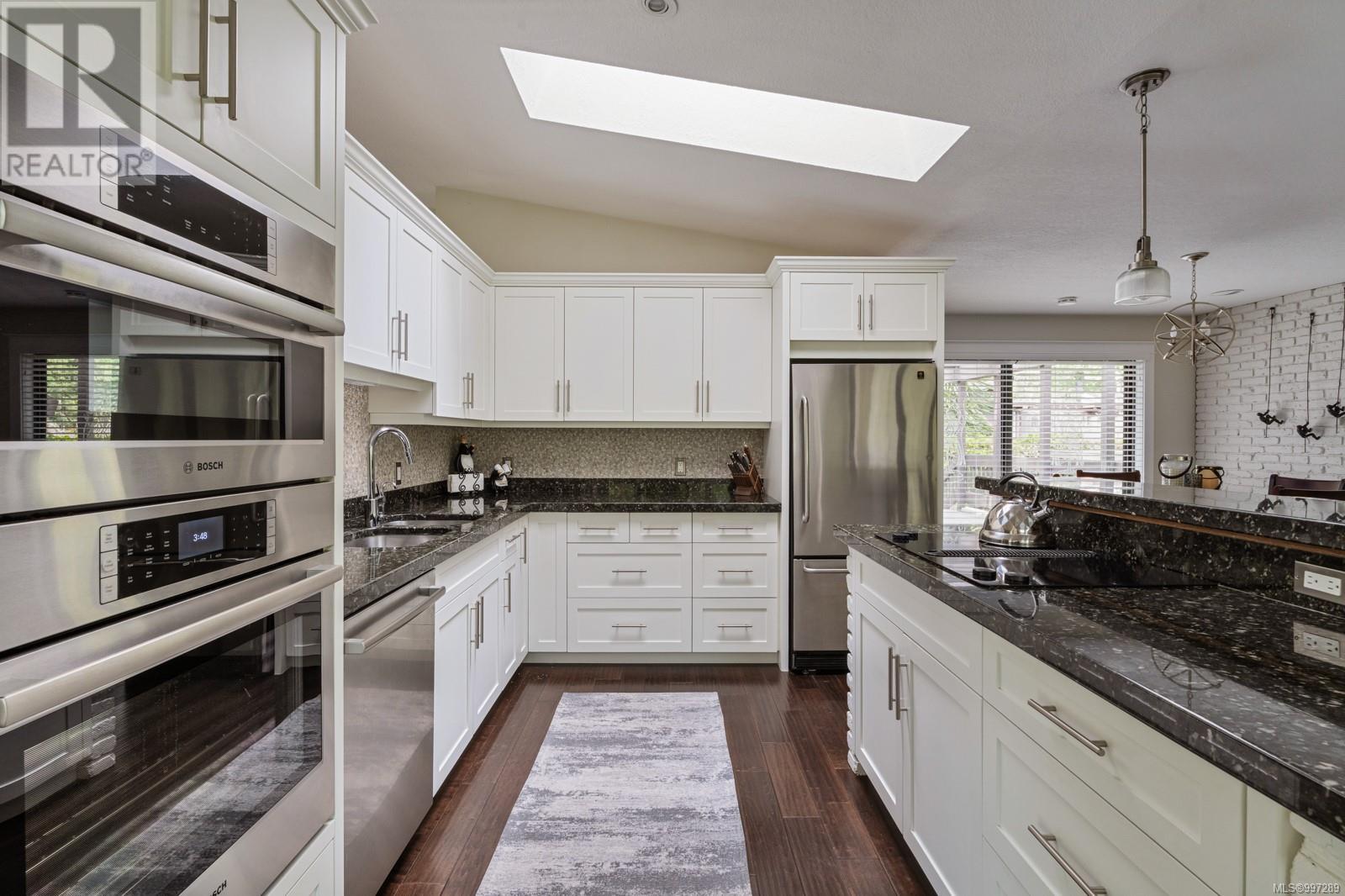 Property at 4461 Sunnywood Pl image 4