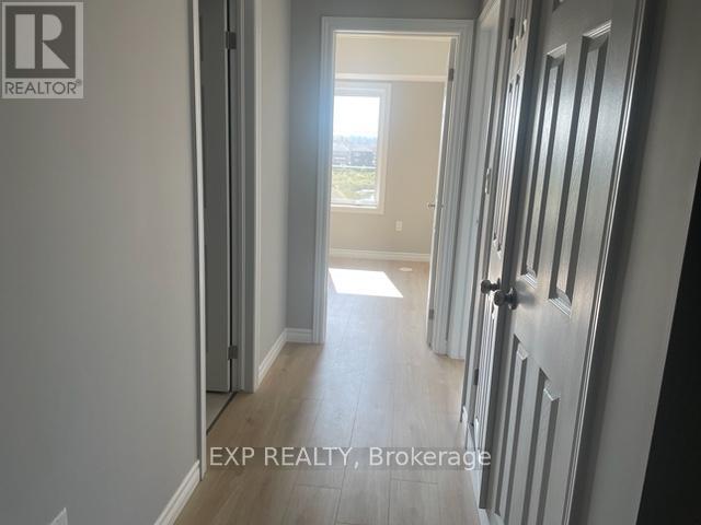 104 Lomond Lane, Kitchener, Ontario  N2R 0T6 - Photo 5 - X12115651
