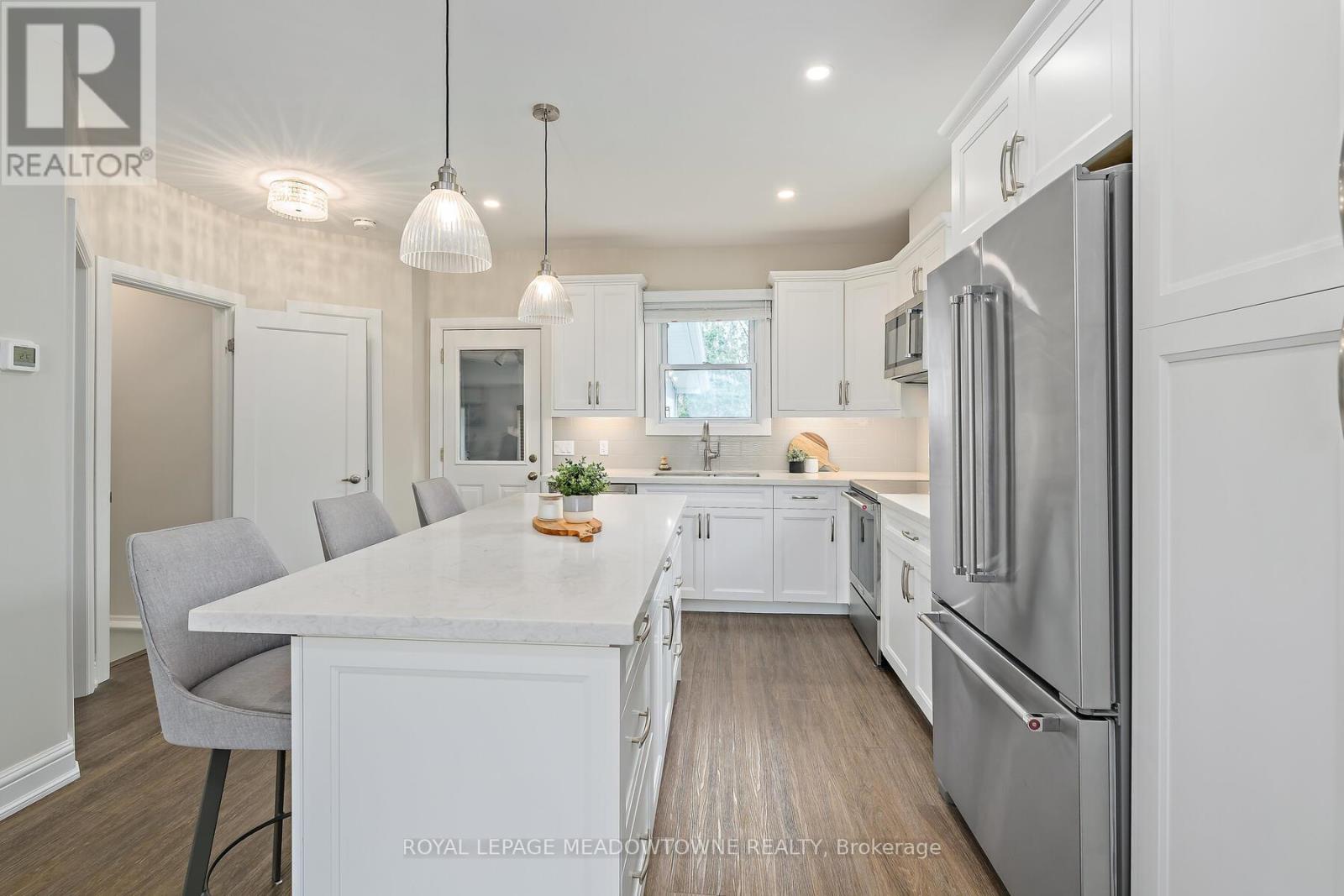 26 Fulton Street, Milton (Om Old Milton), Ontario  L9T 2J5 - Photo 14 - W12119071