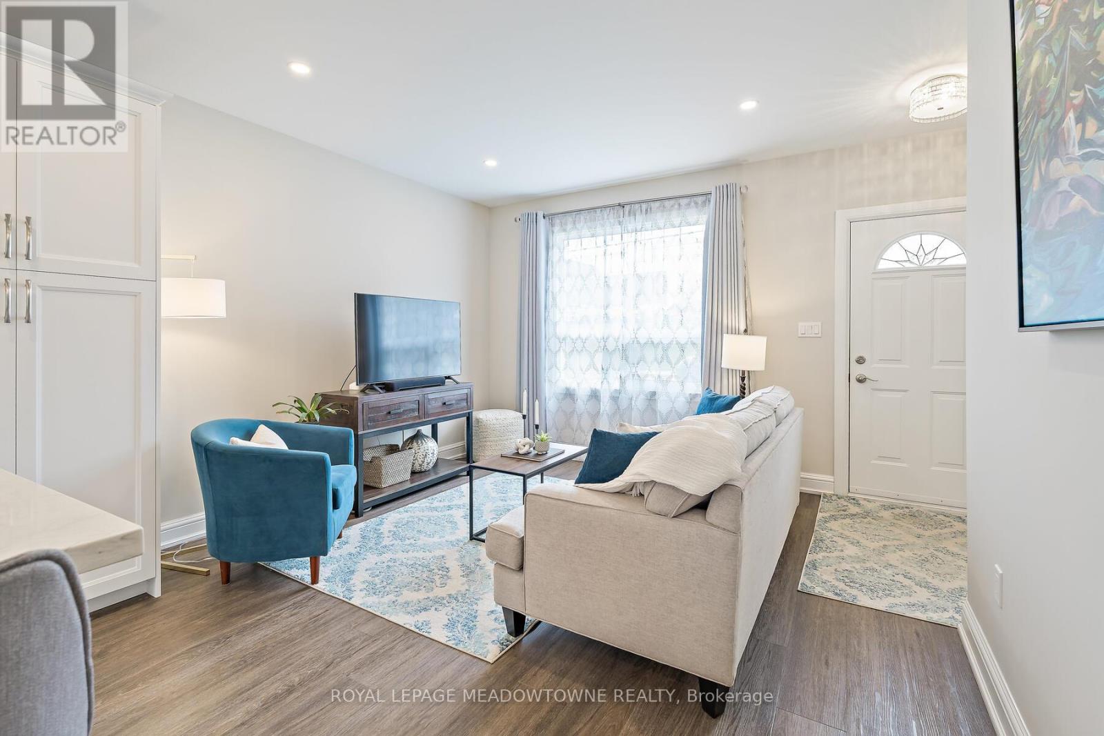 26 Fulton Street, Milton (Om Old Milton), Ontario  L9T 2J5 - Photo 7 - W12119071