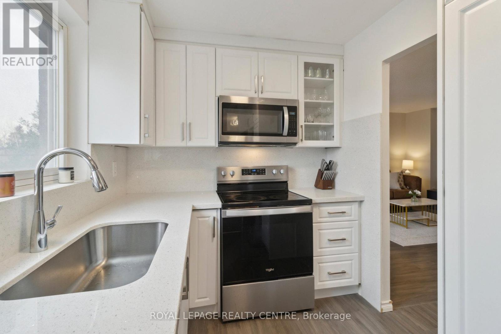 214 - 2001 Bonnymede Drive, Mississauga, Ontario  L5J 4H8 - Photo 10 - W12119104