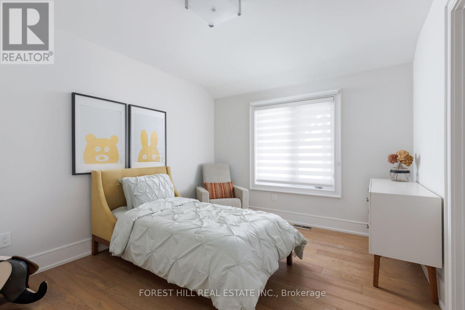 8 NORA ROAD Toronto (Islington-City Centre West), ON M9A 1C9