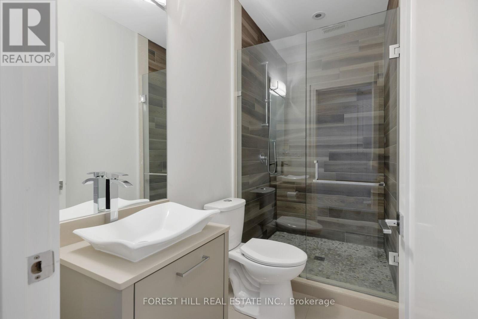 8 NORA ROAD Toronto (Islington-City Centre West), ON M9A 1C9