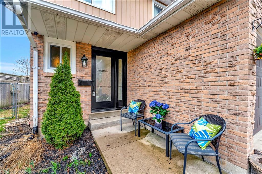 390 Churchill Court Unit# A, Waterloo, Ontario N2L 6B4 - Photo 2 - 40717429