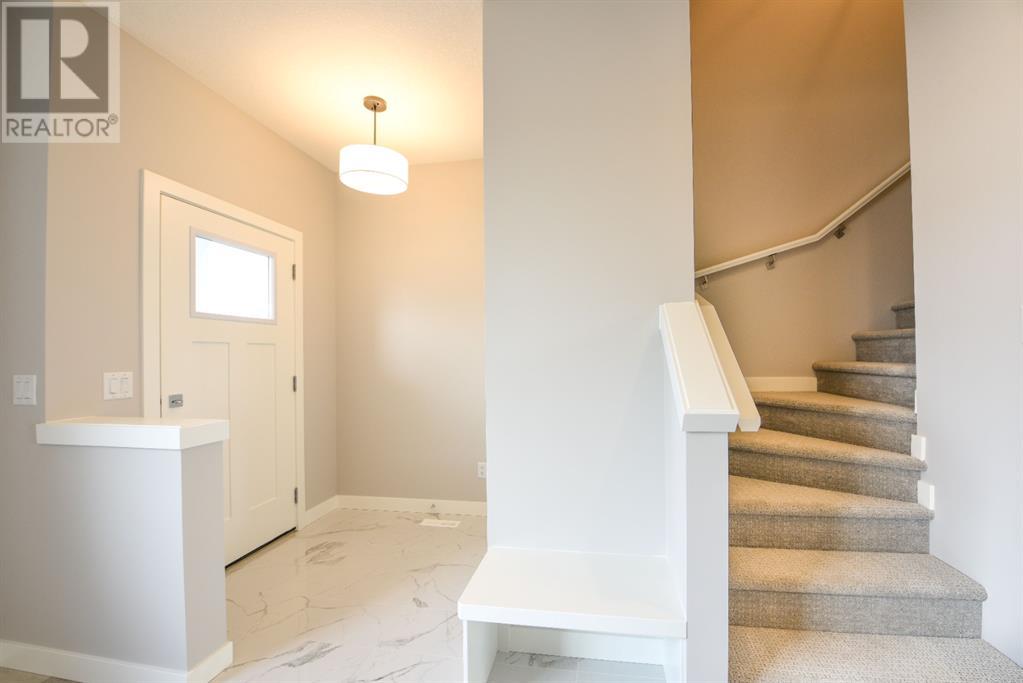 Property at 121 CHELSEA Glen image 3