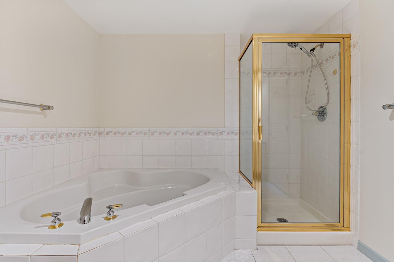 702 15466 North Bluff Road, White Rock, British Columbia  V4B 3G1 - Photo 25 - R2996599