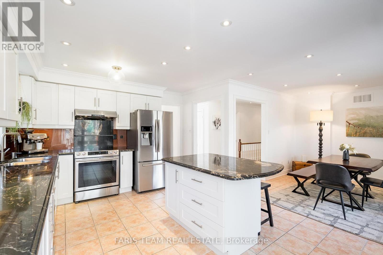 38 Summerset Drive, Barrie, Ontario  L4N 9L7 - Photo 6 - S12117881