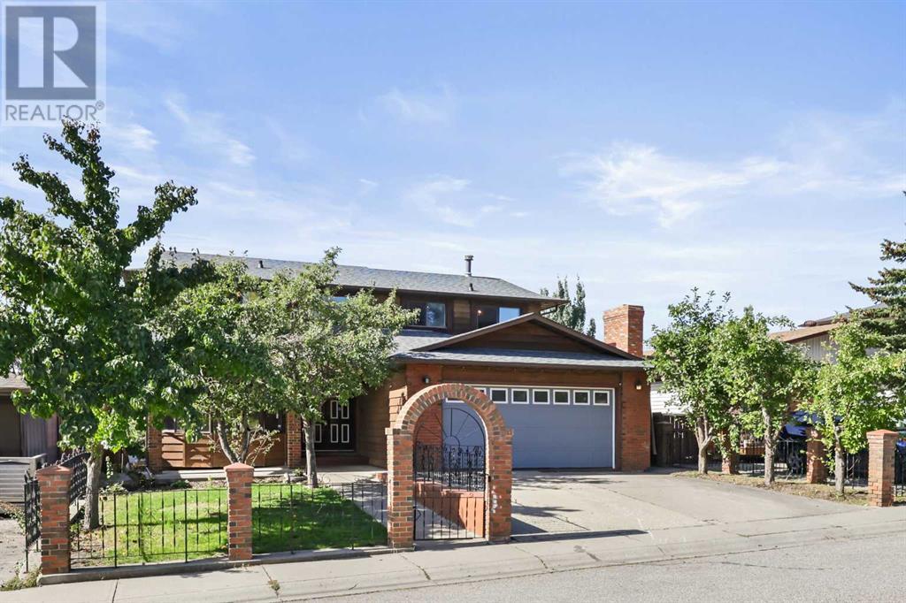 Property at 251 Maunsell Close NE image 1