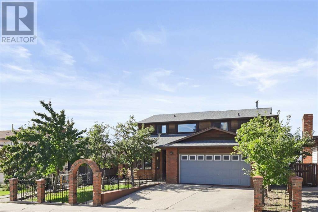 Property at 251 Maunsell Close NE image 2